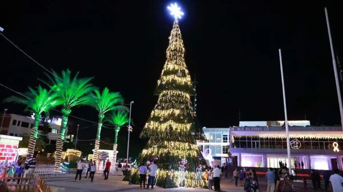 Encendido de luces navideñas explanada del Palacio de Gobierno 