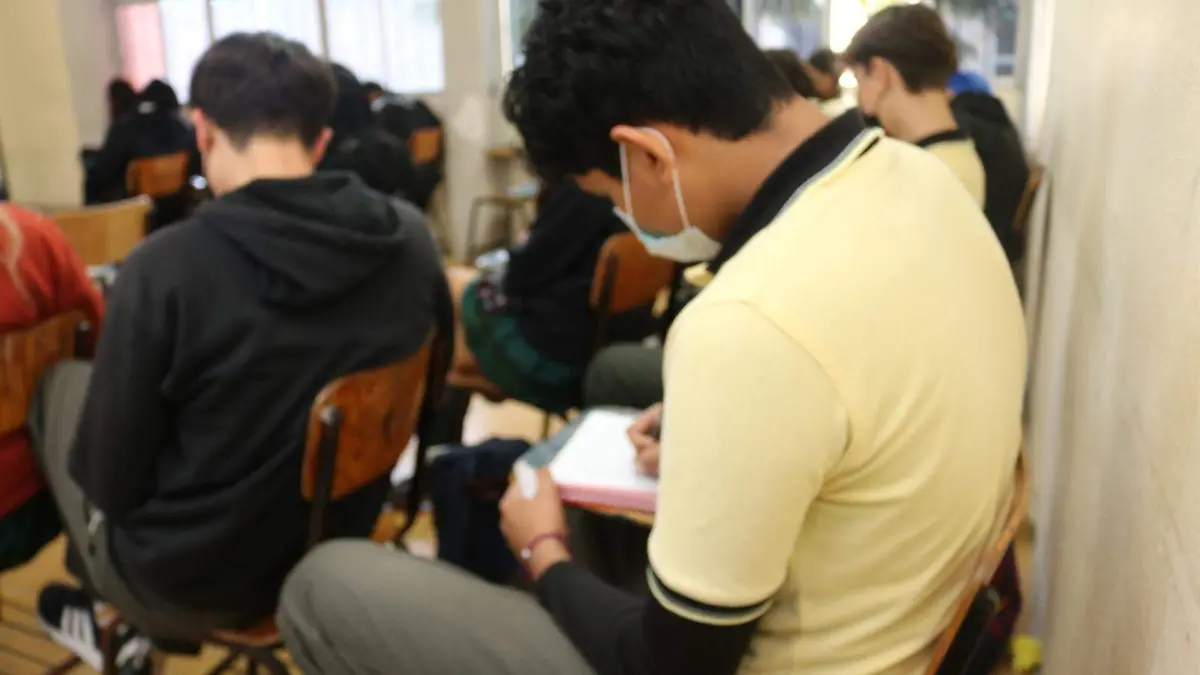 Jovenes adicciones salon aula