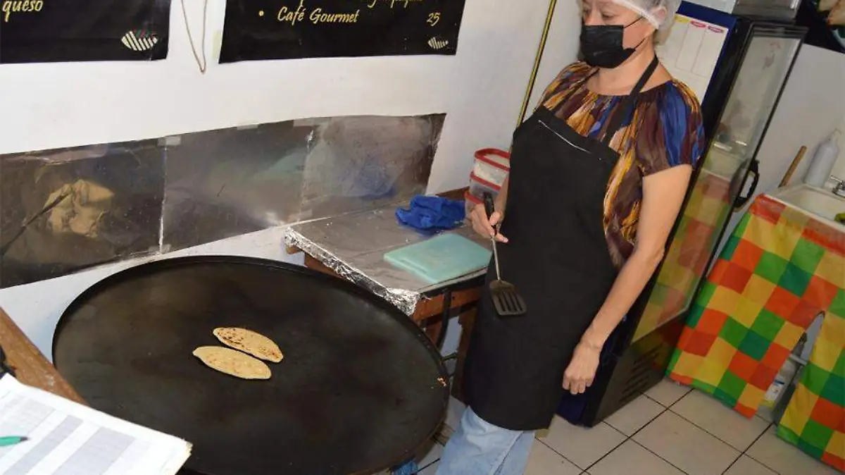 Saborea los tradicionales tlacoyos