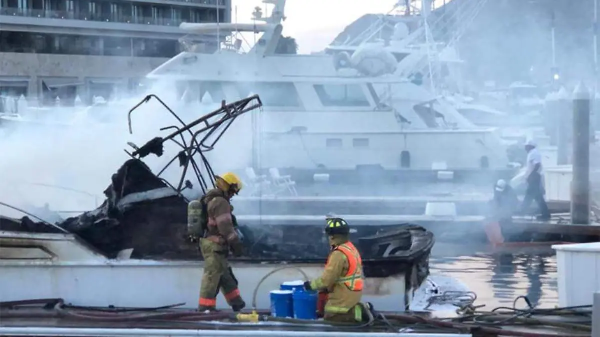 Incendio yate Los Cabos