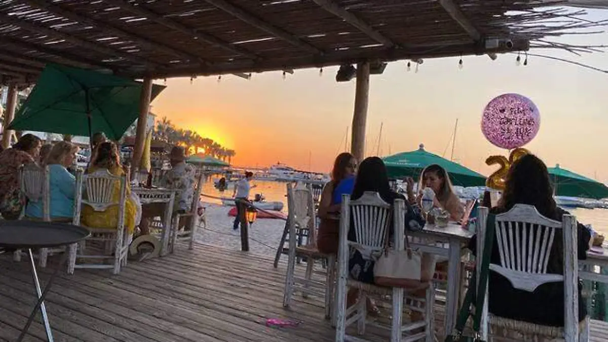 Reducen aforos casos de Covid resturante comida negocio