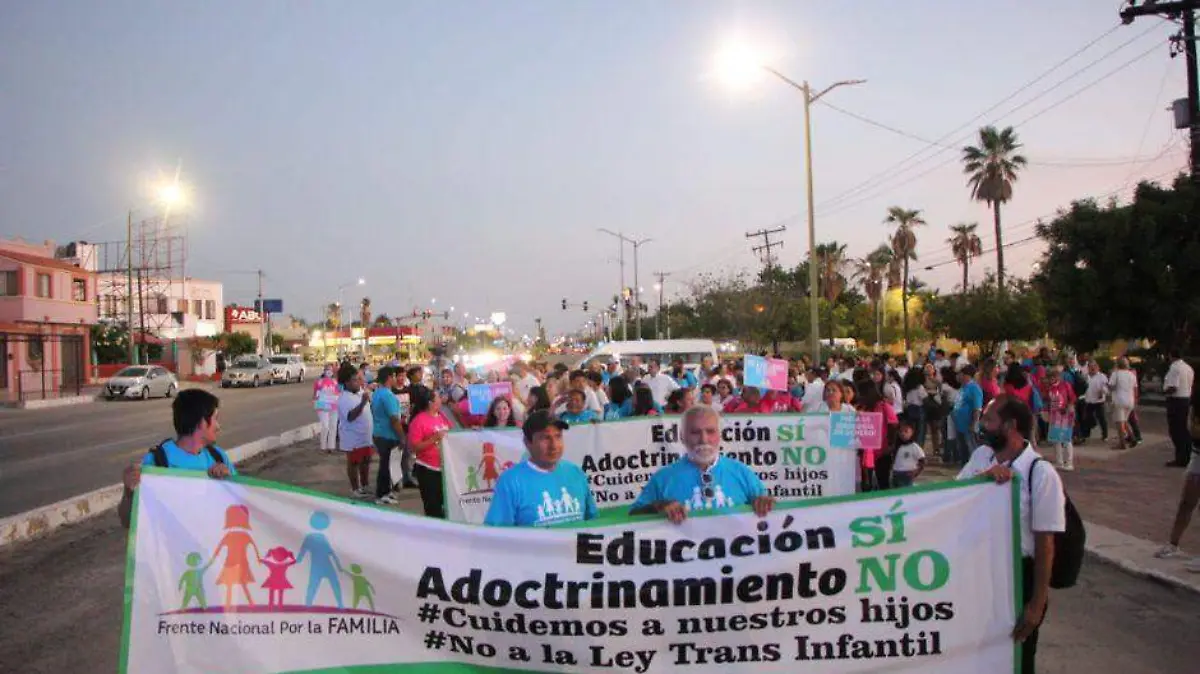 Marcha Frente Nacional por la Familia en BCS