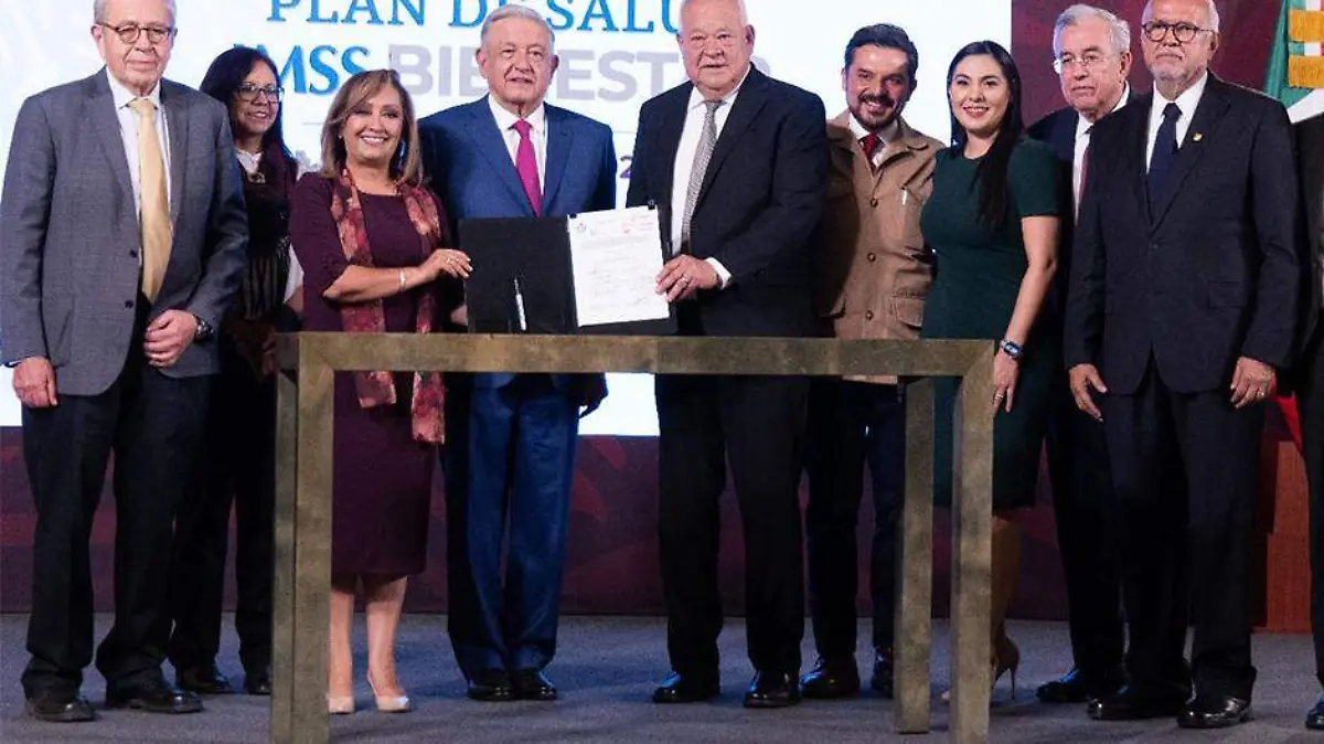 Victor Castro firma IMSS Bienestar