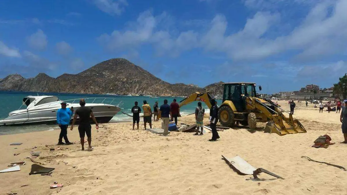 encalla yate en el mesado los cabos