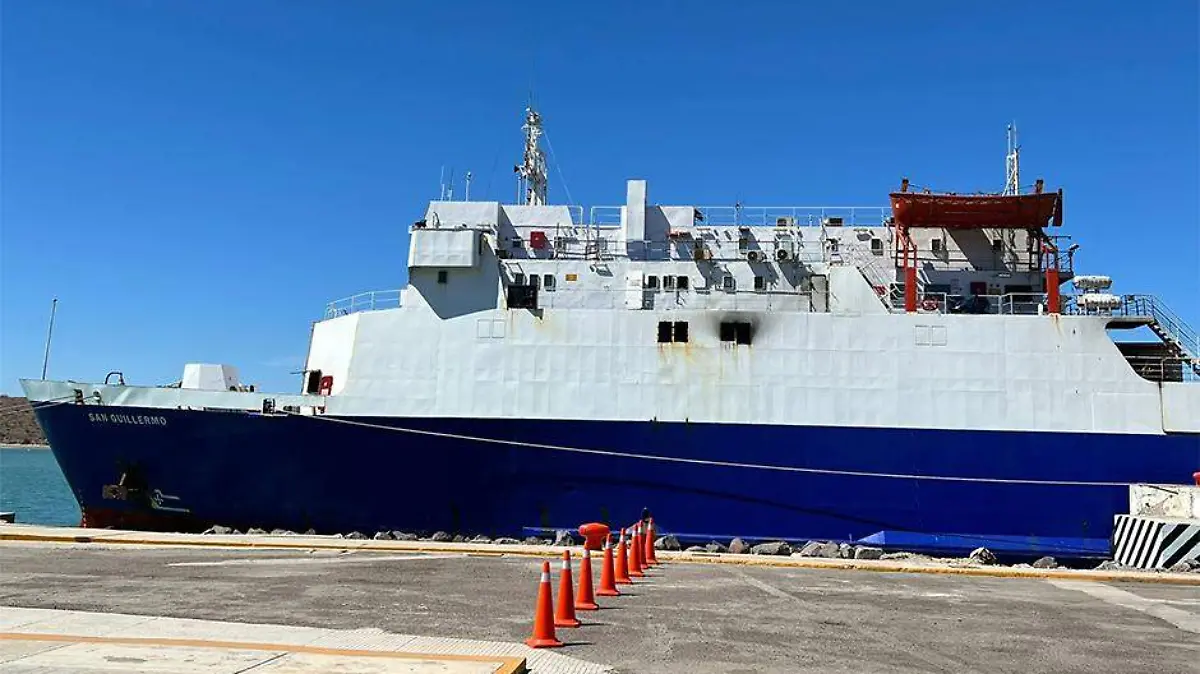 Atraca el San Guillermo en Pichilingue