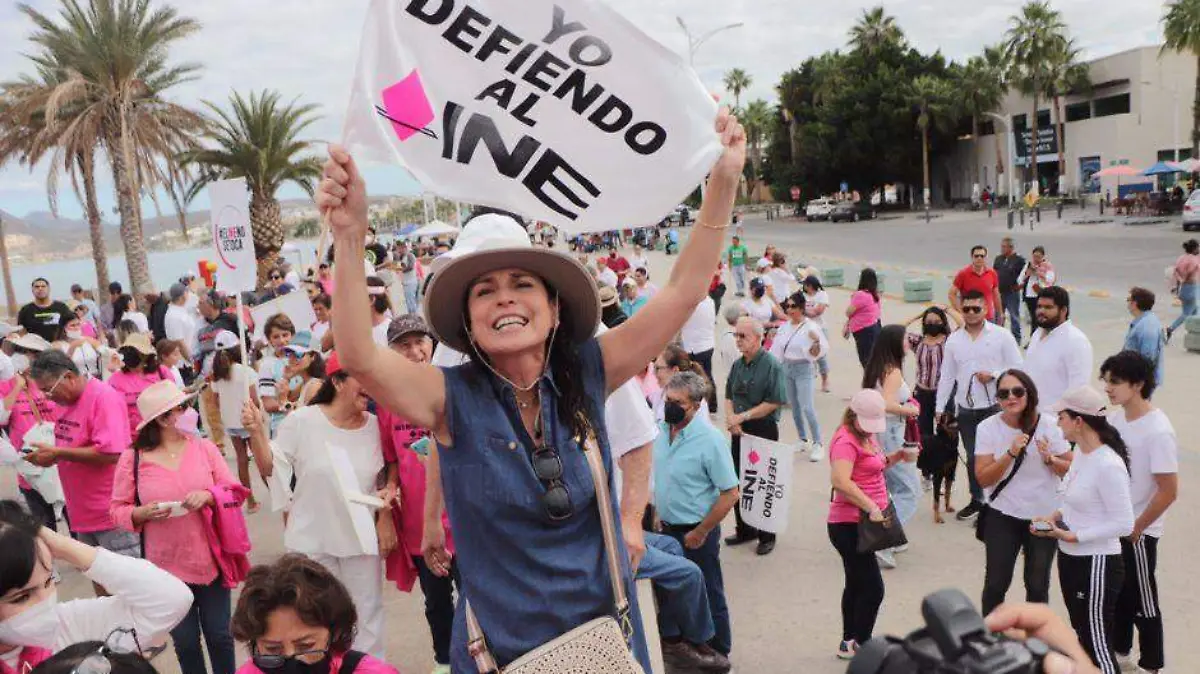 Protesta a favor del INE La Paz