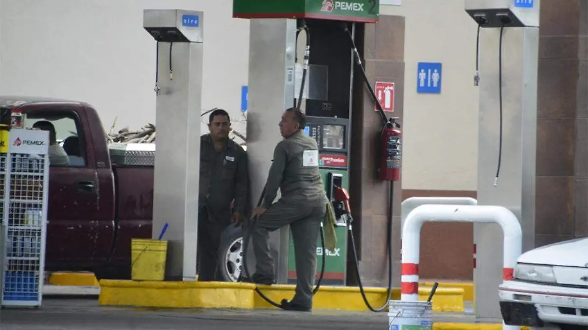 Precio de la gasolina desgasta los bolsillos