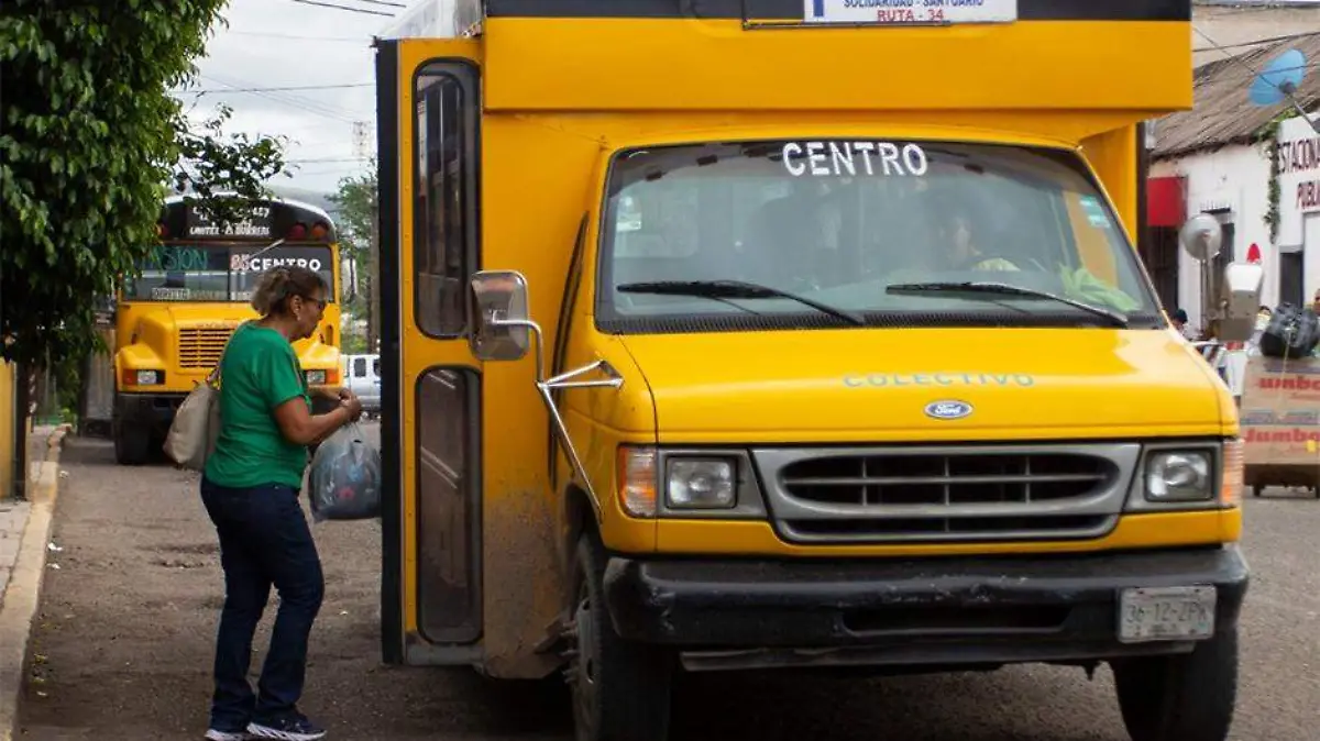 Transporte público camiones peseros
