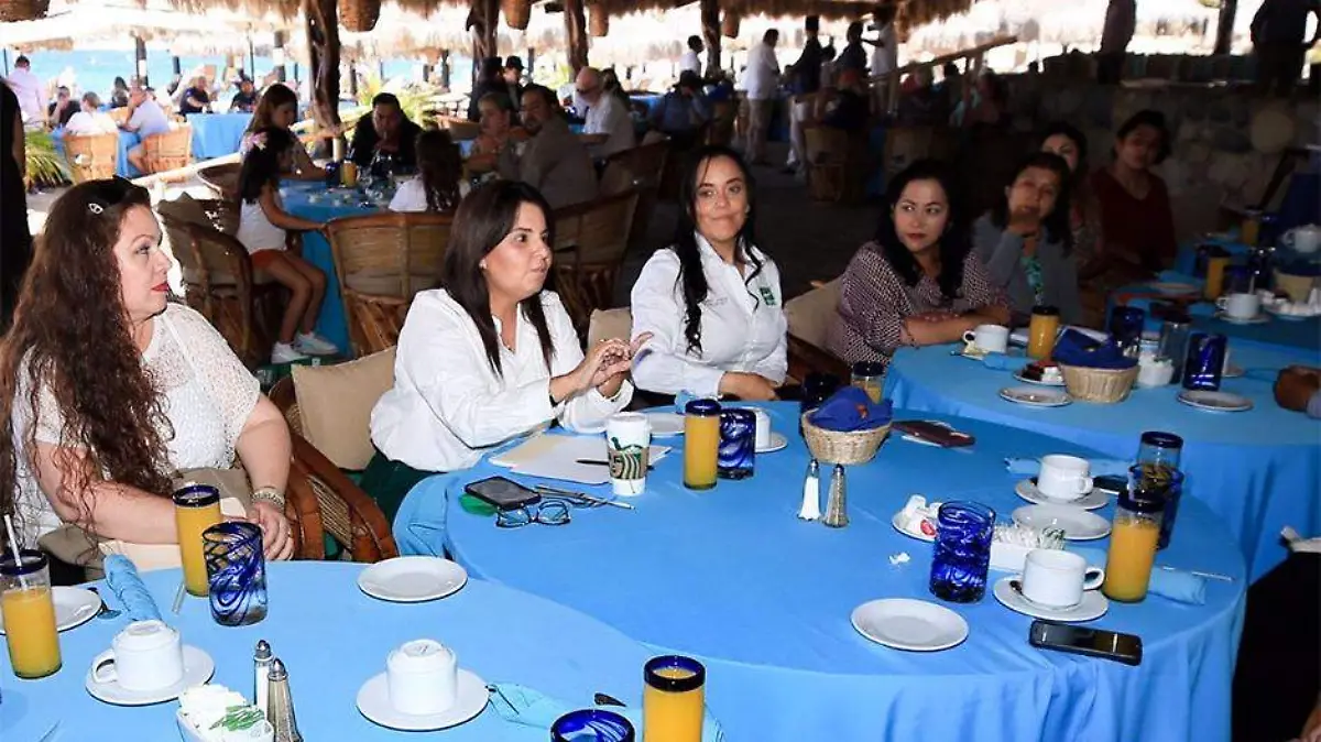 Armida Castro visita 8 Cascadas