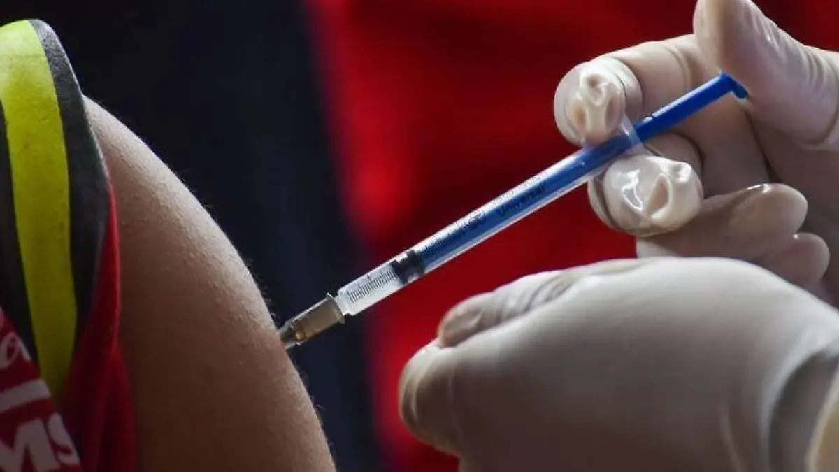 Vacunación contra Covid-19 a menores sin comorbilidades