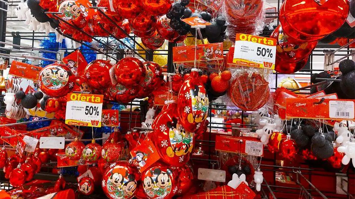 Articulos navidenos continúan bajando sus precios