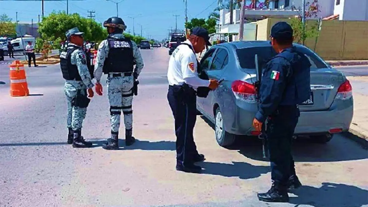 Opertivo autos polarizados los cabos