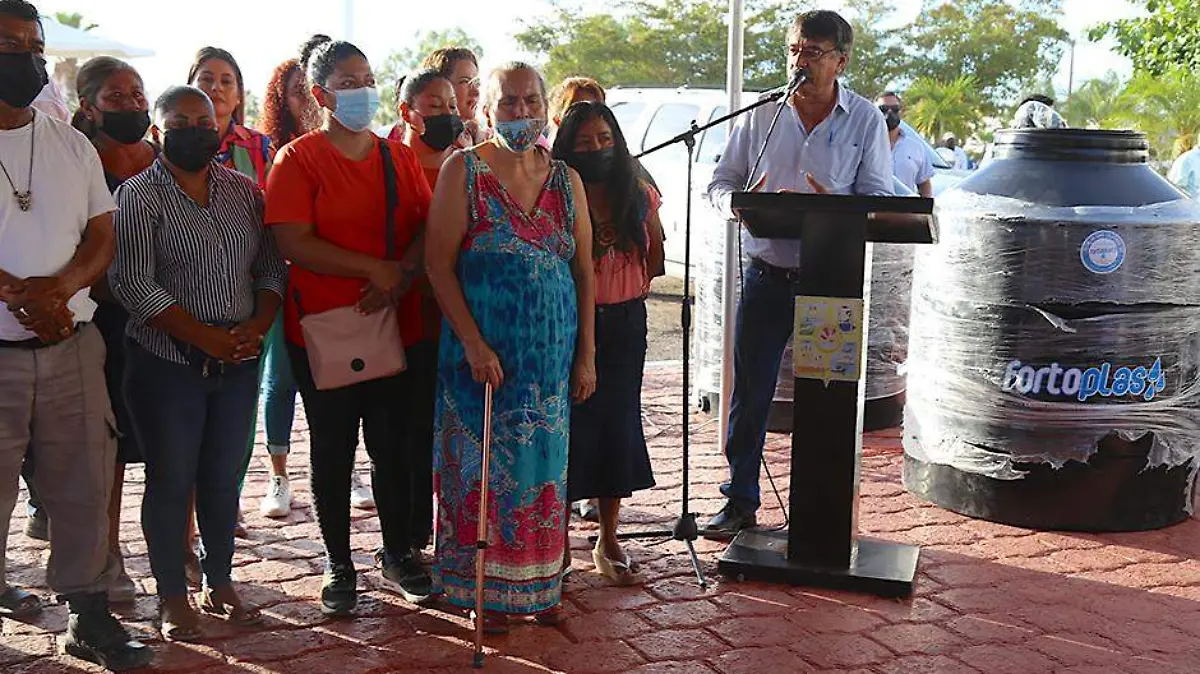 Entrega apoyos familias Los Cabos