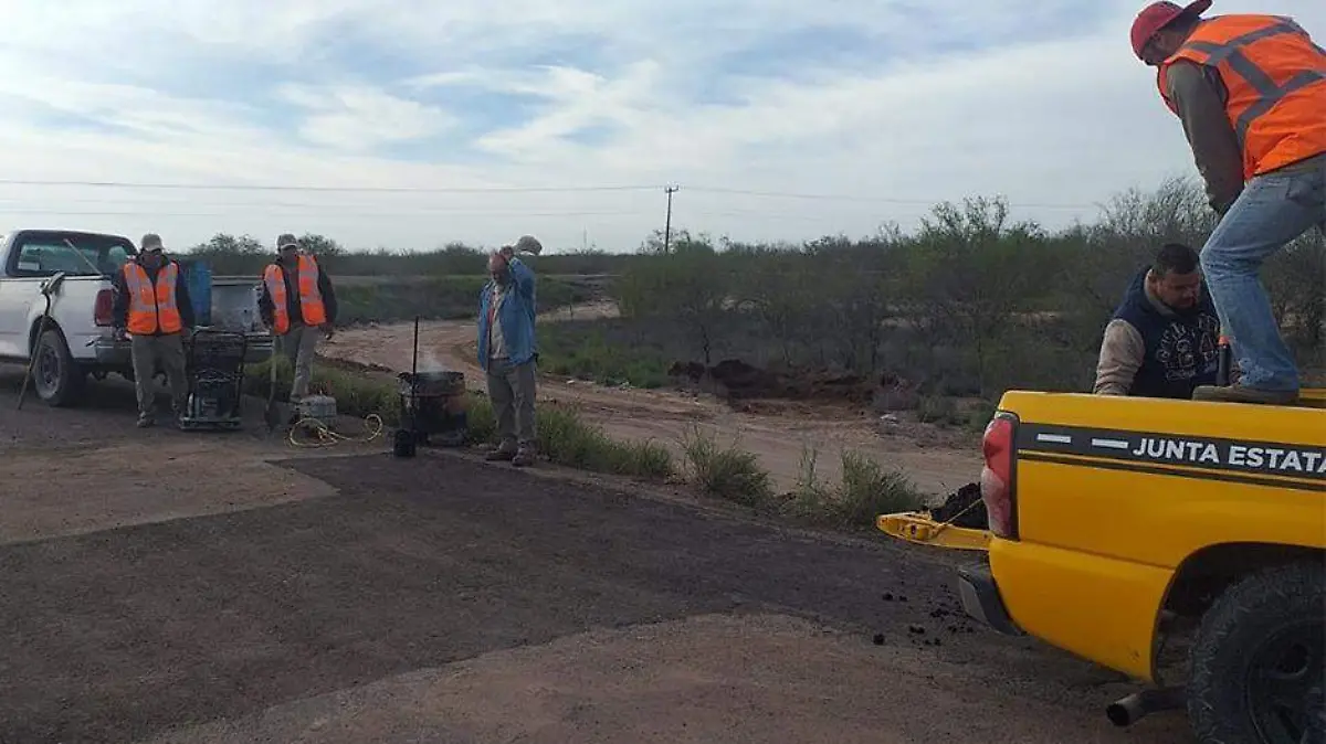 JEC trabaja reconstruccion camino