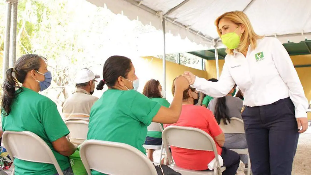 Azucena Meza Mujeres