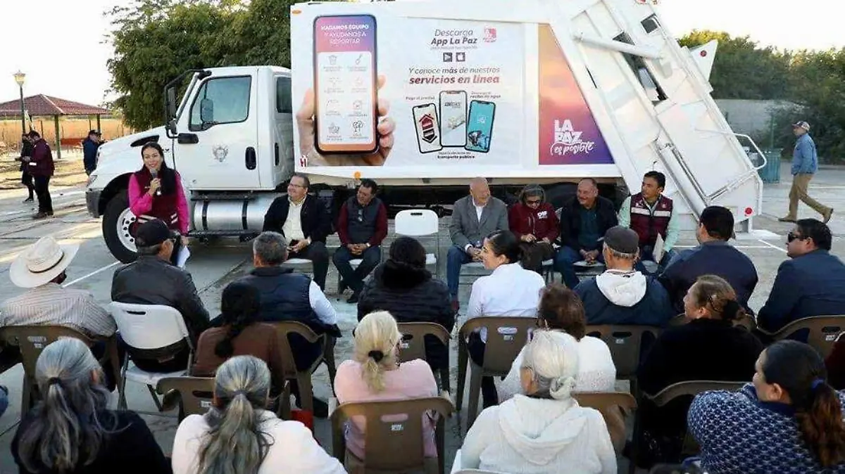 Entregan camion de basura Los Planes