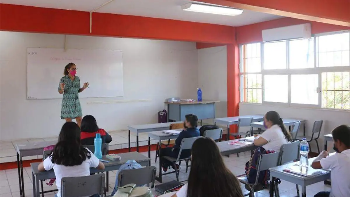 caso covid escuela aula clases estudiantes BCS 1