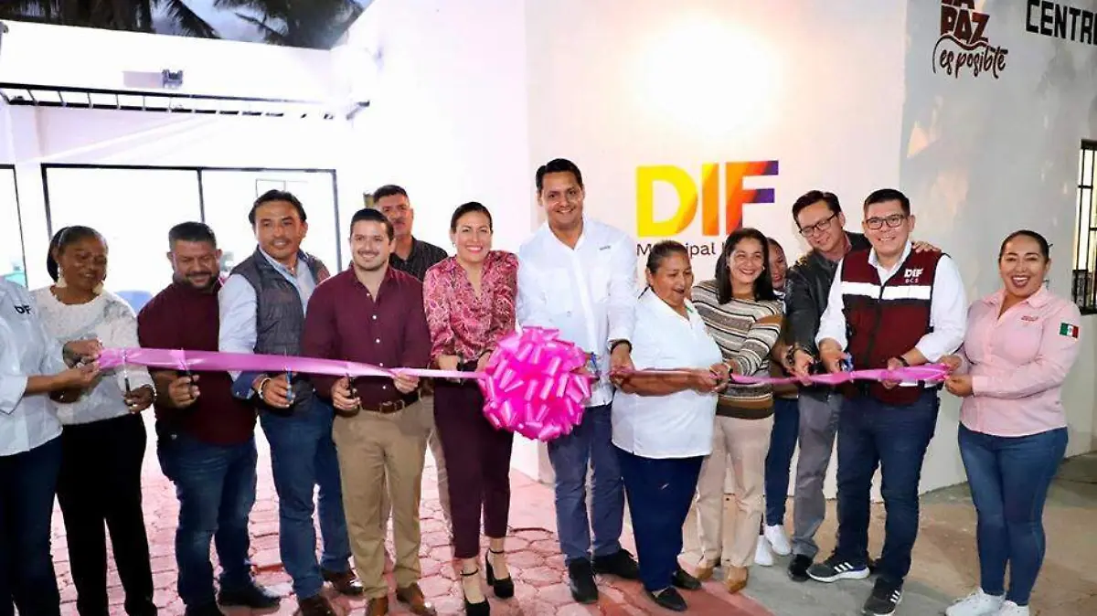 Milena Inaugura en los barriles