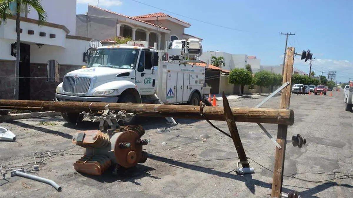 CFE Luz huracanes la paz 01