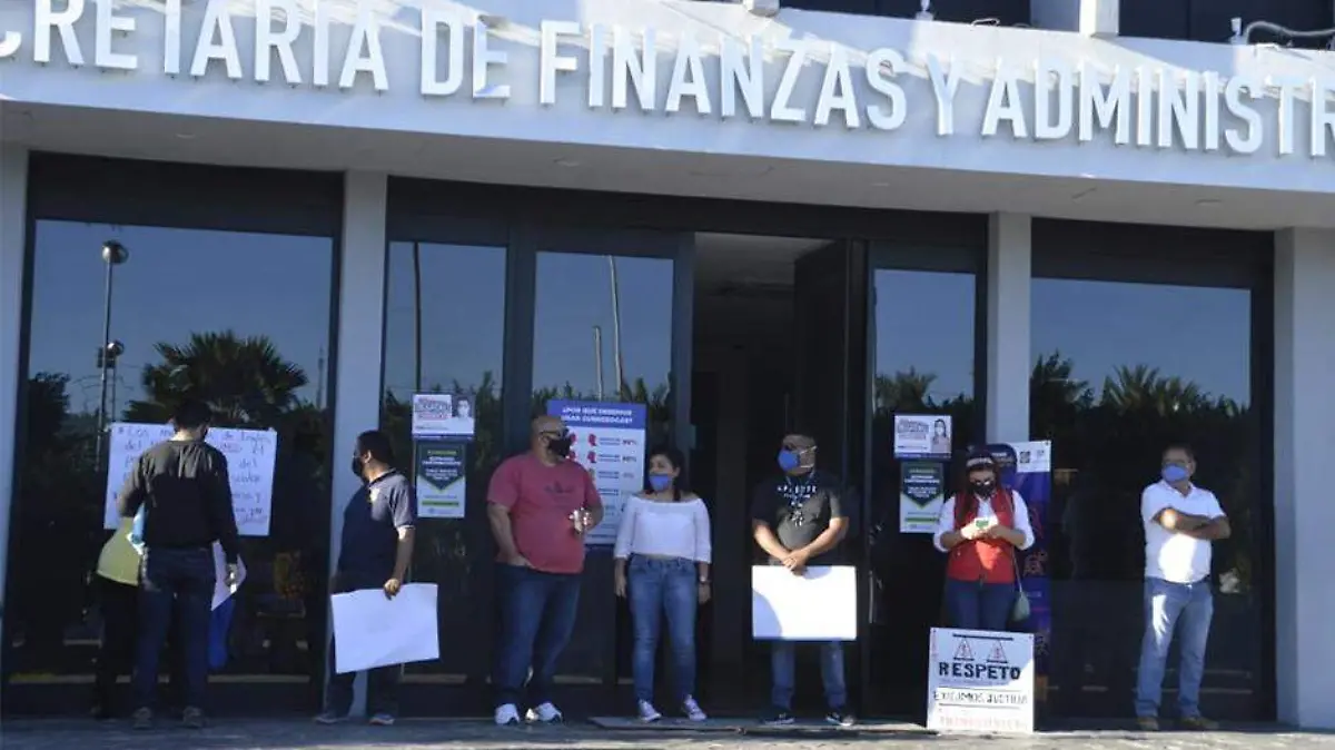 Manifiestan maestros