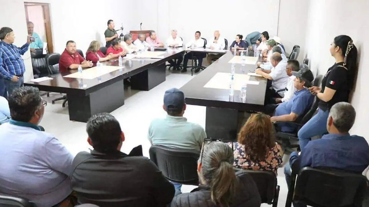 Reunion Victor castro productores comondu