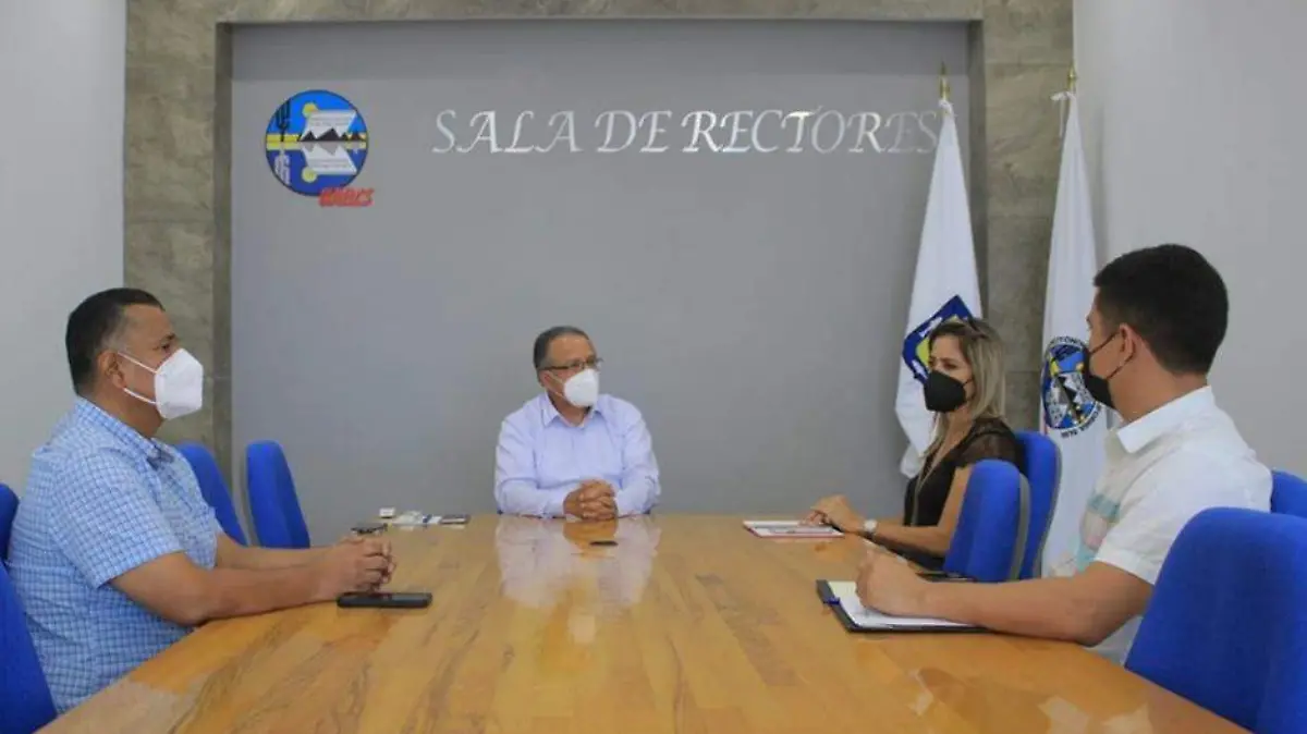 UABCS presenta vivienda a INVI