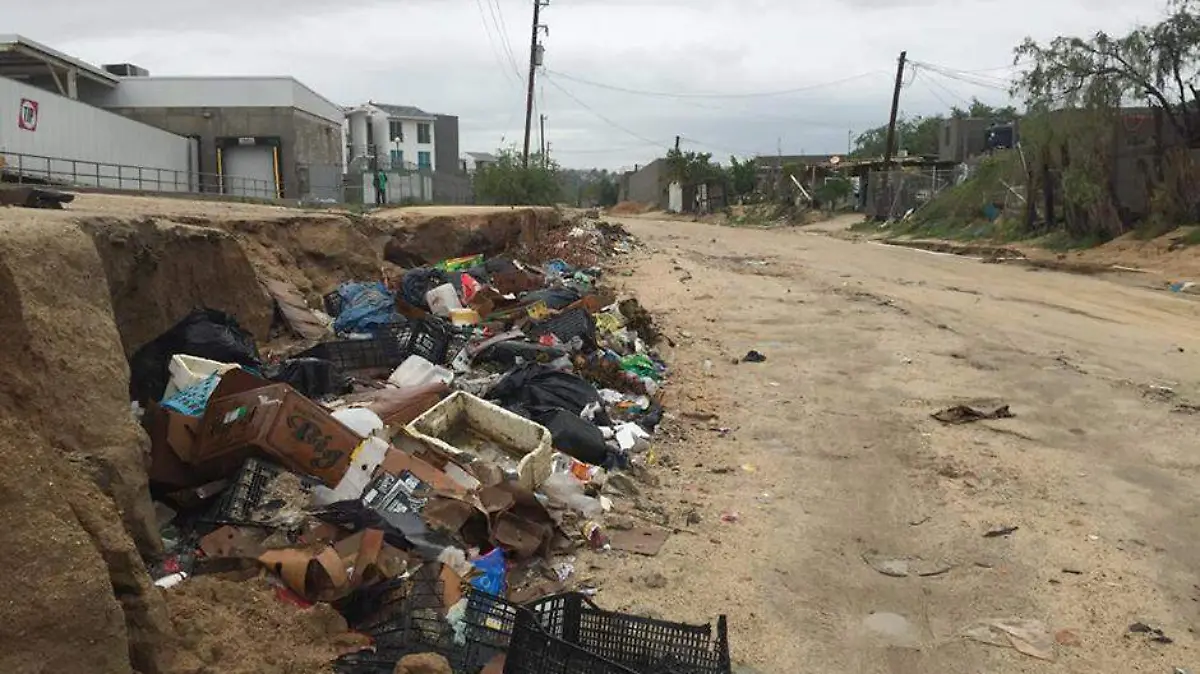 Basura asentamiento irregulares Los Cabos