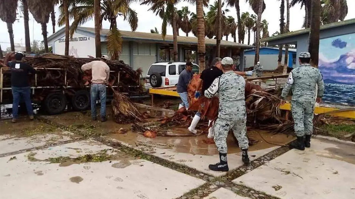 Limpieza escuela paso huracan 