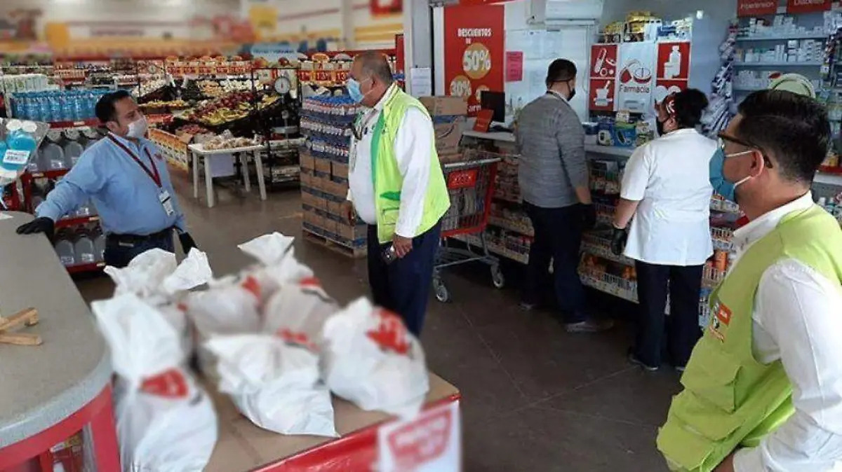 Adultos mayores supermercado