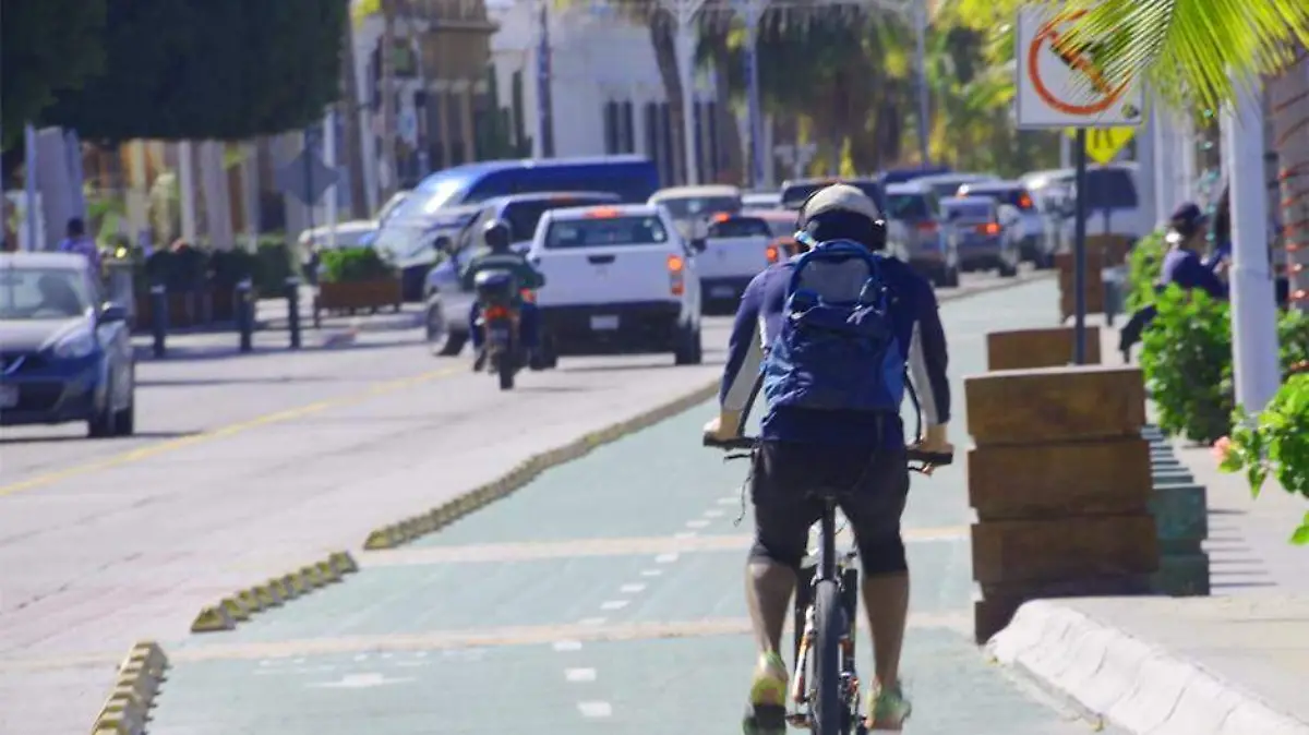 Ciclista ciclovia malecon