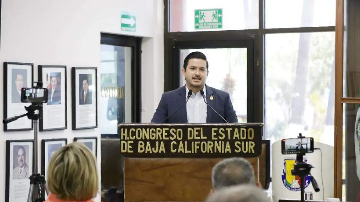 diputado Eduardo Van Wormer ISSSTE