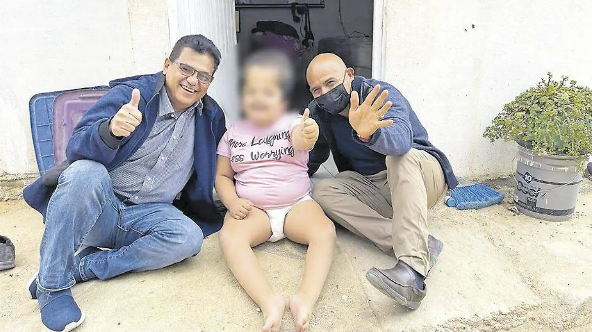 Bomberos de Cabo San Lucas brindan ayuda a menor con discapacidad