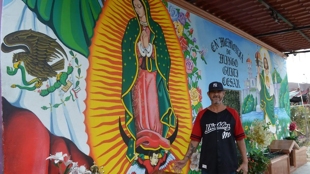 Mural Virgen en La Paz