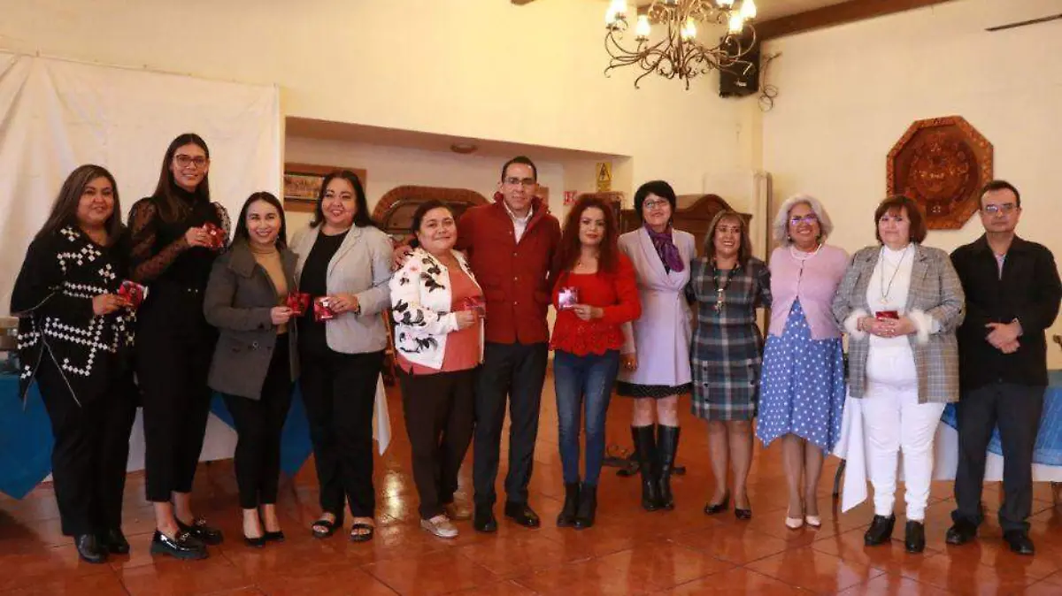 Festejan trabajadoras de la UABCS