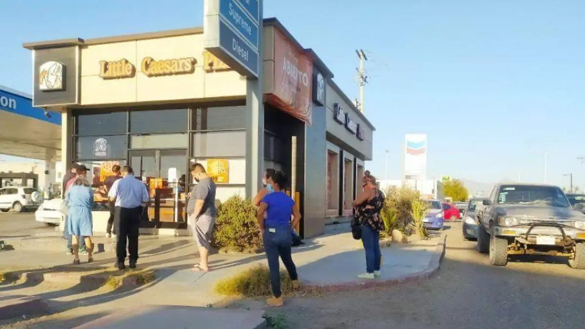 Filas en La Paz Día del Niño