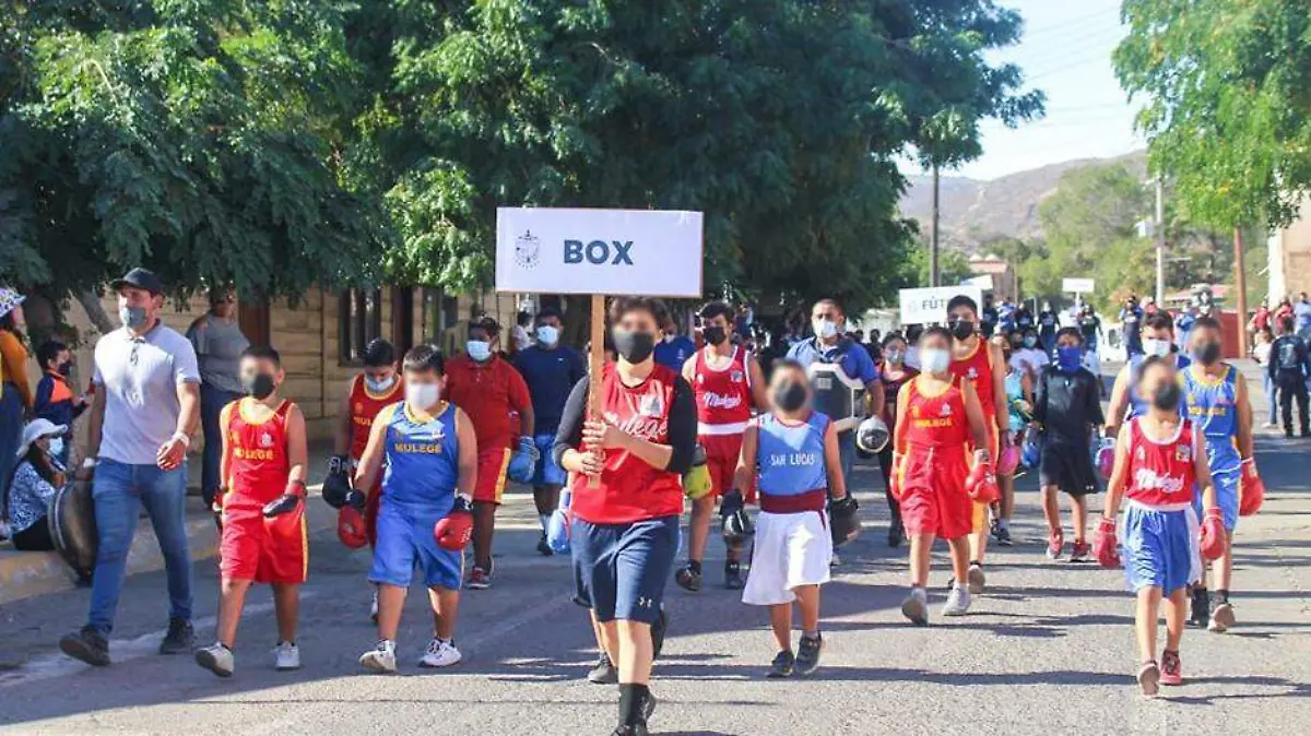 Desfile conmemorativo de la Revolución Mexicana en Mulegé