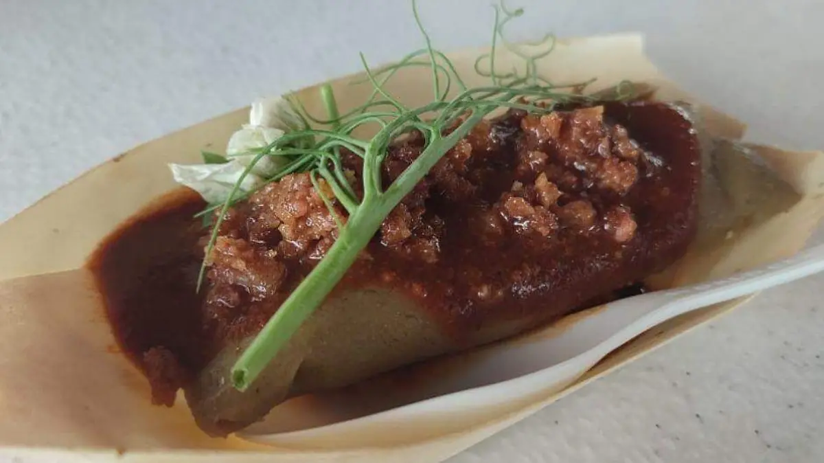 Platillo elaborado a base de mole en Los Cabos