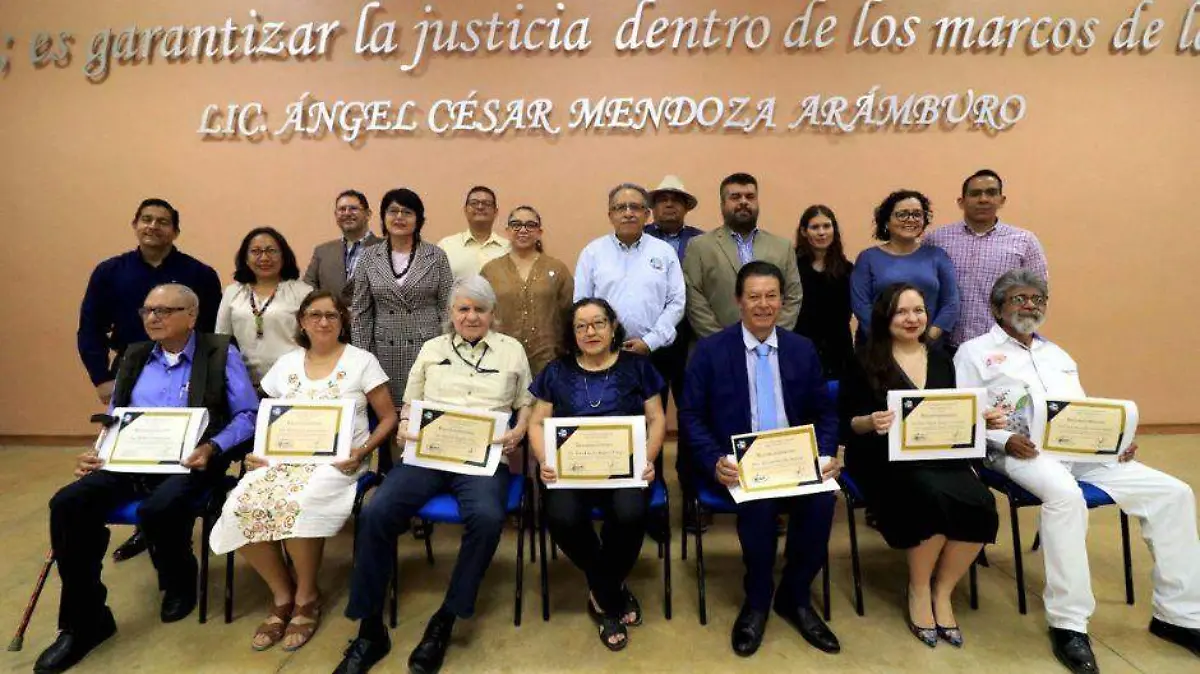 Reconocen a jubilados UABCS