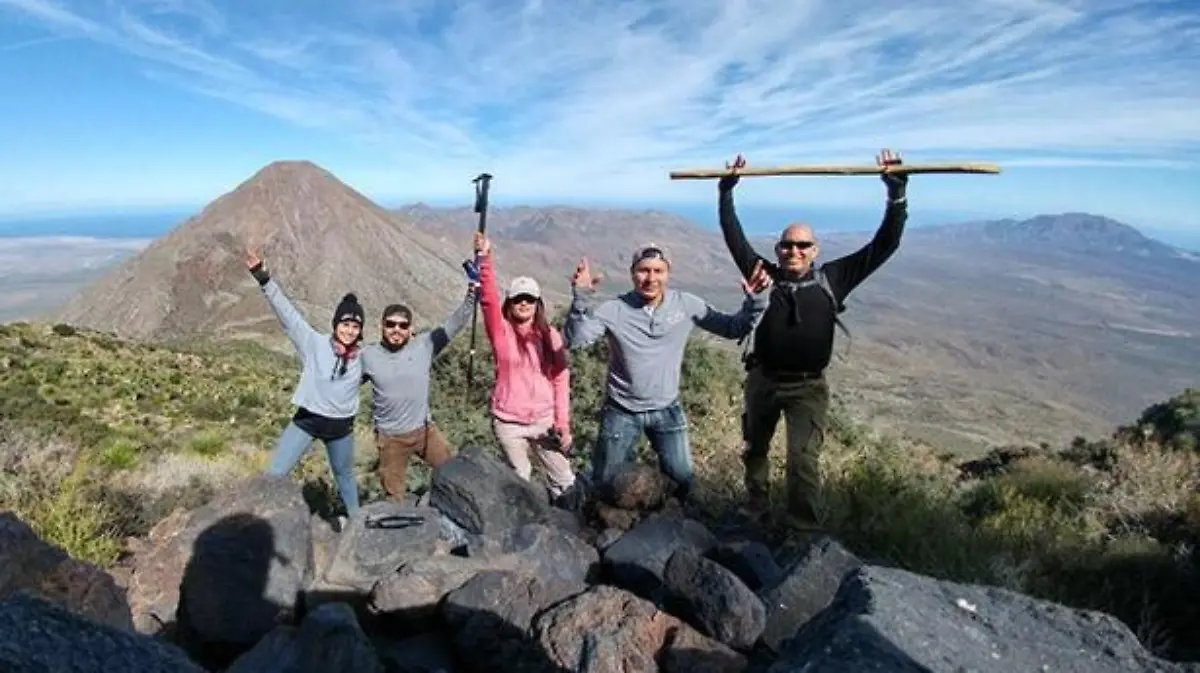Caminata hacia la cima del volcán