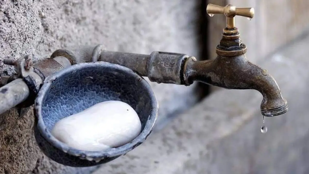 Llave de agua potable