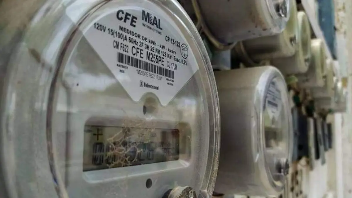 Instalación de servicio eléctrico en colonias irregulares en Los Cabos