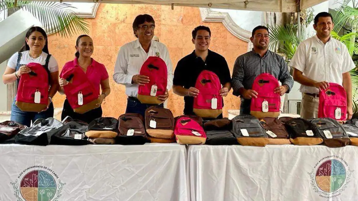 Donan 200 mochilas en Los Cabos
