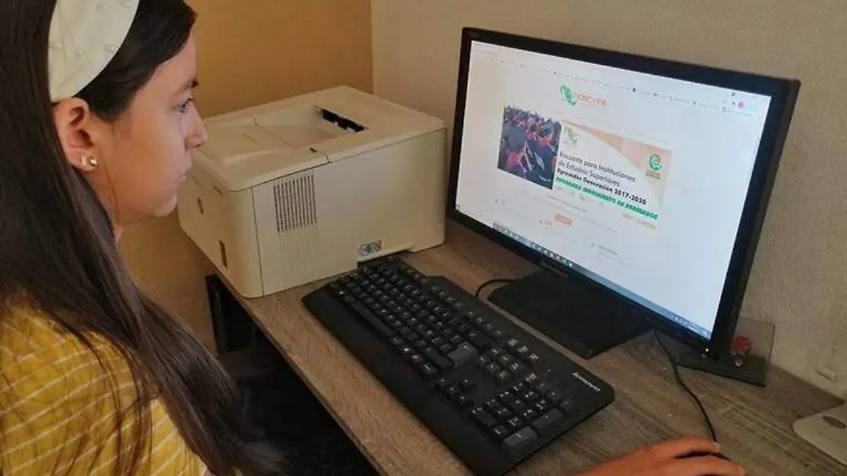 Registran estudiantes examen de ingreso a nivel preparatoria