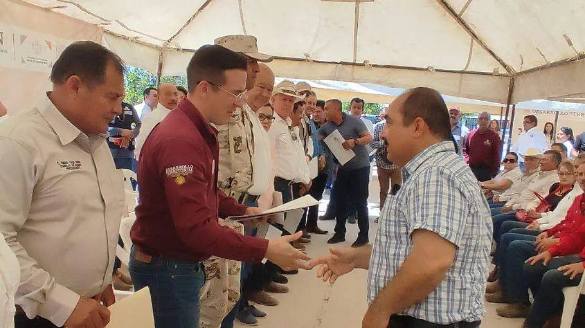 Entrega apoyos sector pesquero Comondú