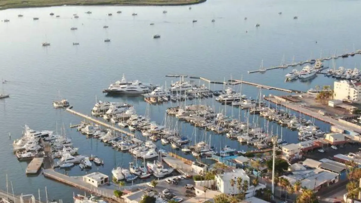 Desfile náutico navideño en La Paz