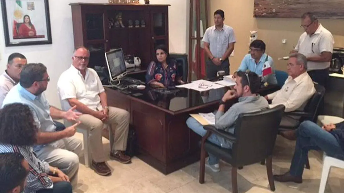 Armida Castro escucha