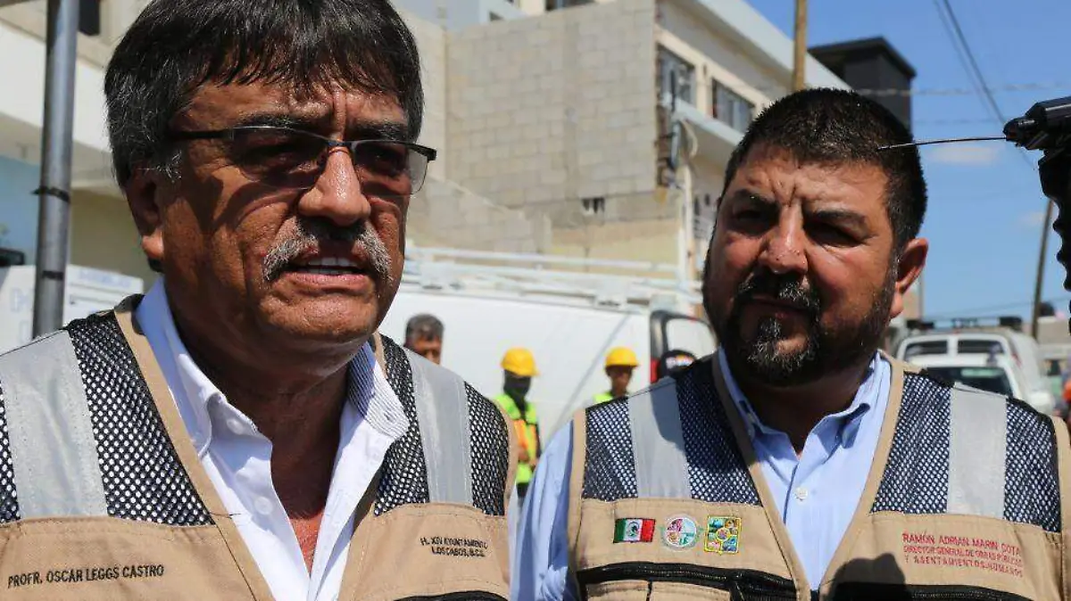 Óscar Leggs y director de Obras Públicas de Los Cabos