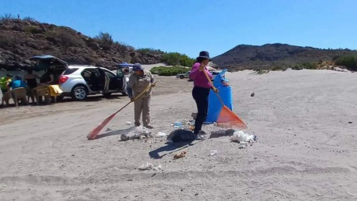 Limpieza de playas en Loreto