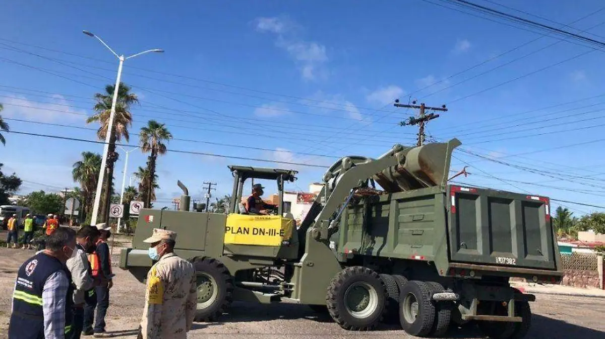 Limpieza de calles tras paso de "Olaf" en La Paz y Los Cabos