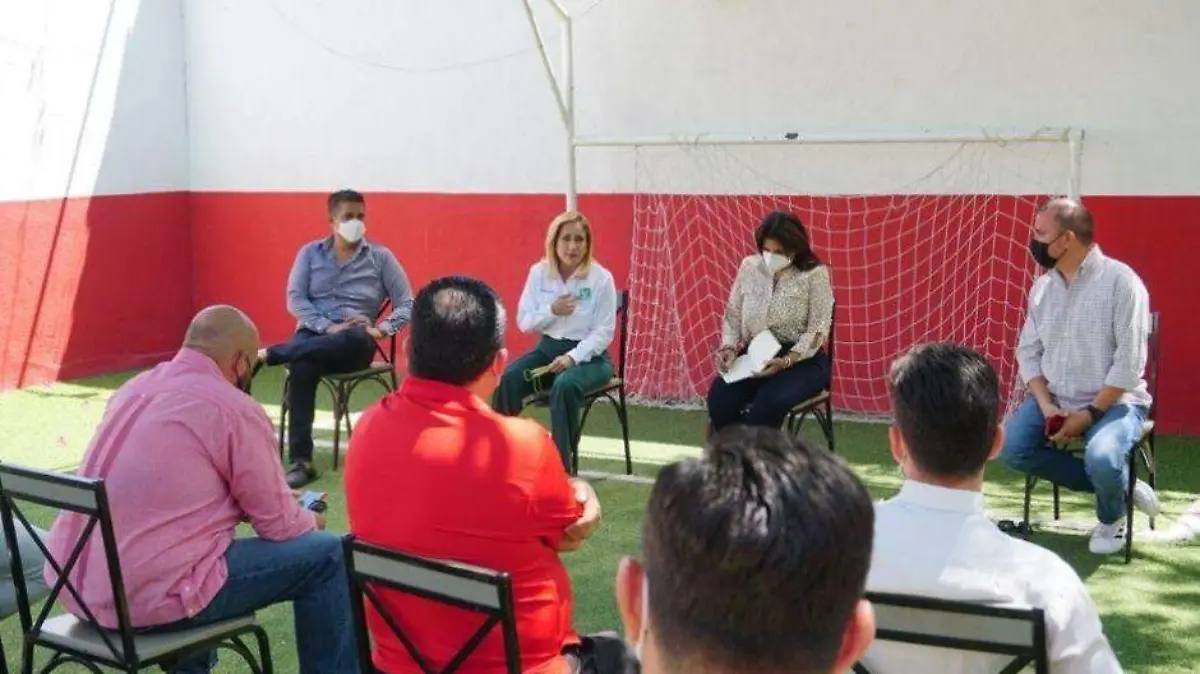 Azucena Meza restauranteros